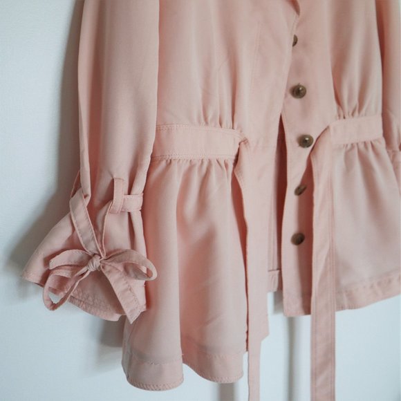 Banana Republic Soft Pink Lightweight Peplum Blazer with Bows NWT - Picture 2 of 10
